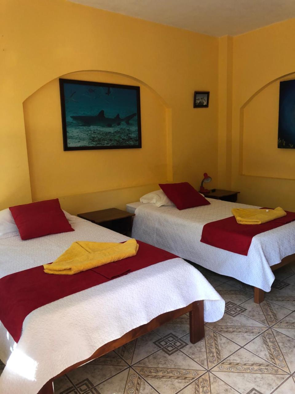 Hostal Sandrita 푸에르토빌라밀 외부 사진